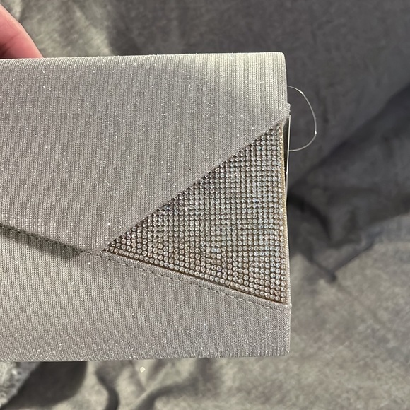 W009. NWT Vie & Rose Silver Blingy Clutch - Picture 8 of 9
